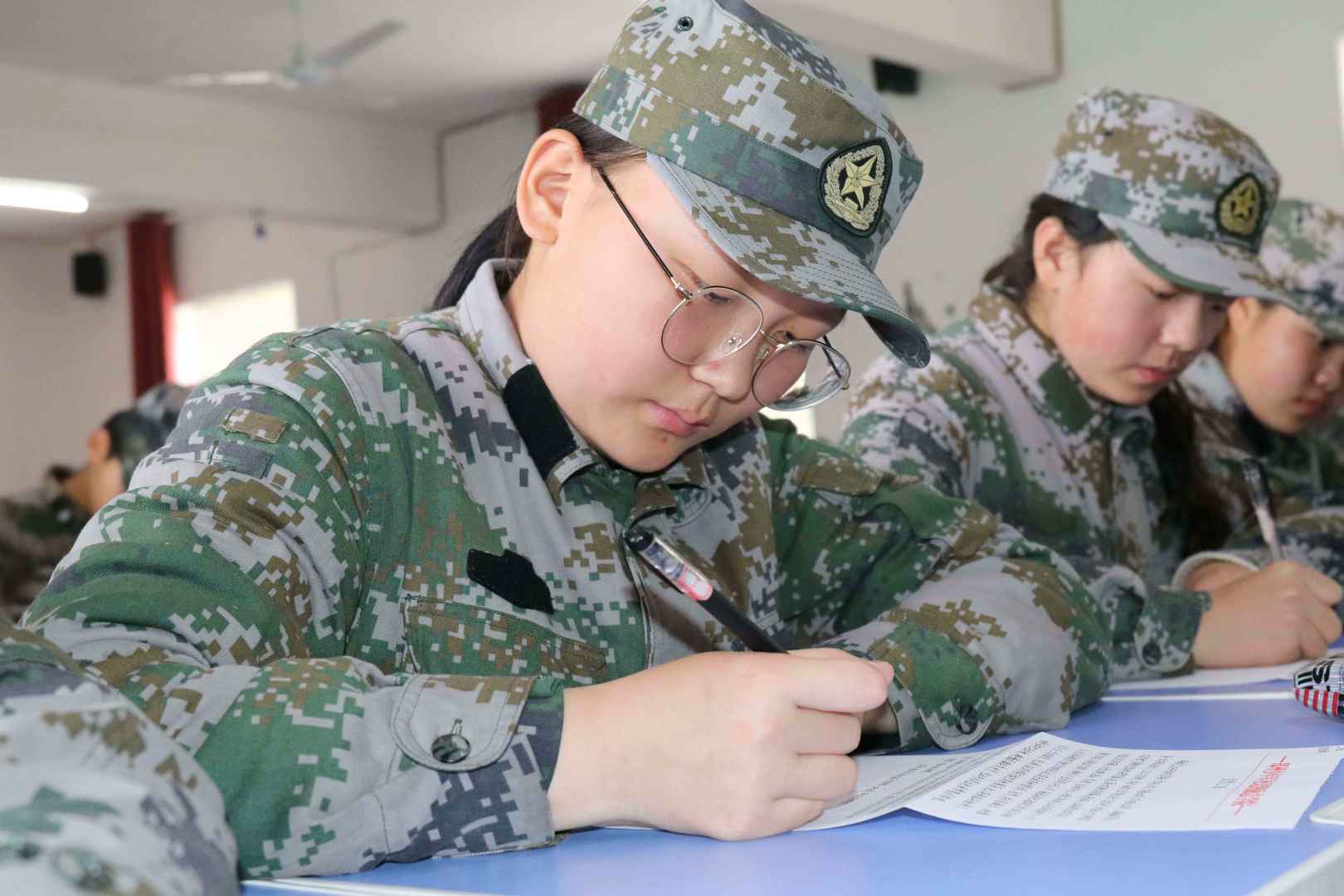 孩子每天都不去上学叛逆呢？
