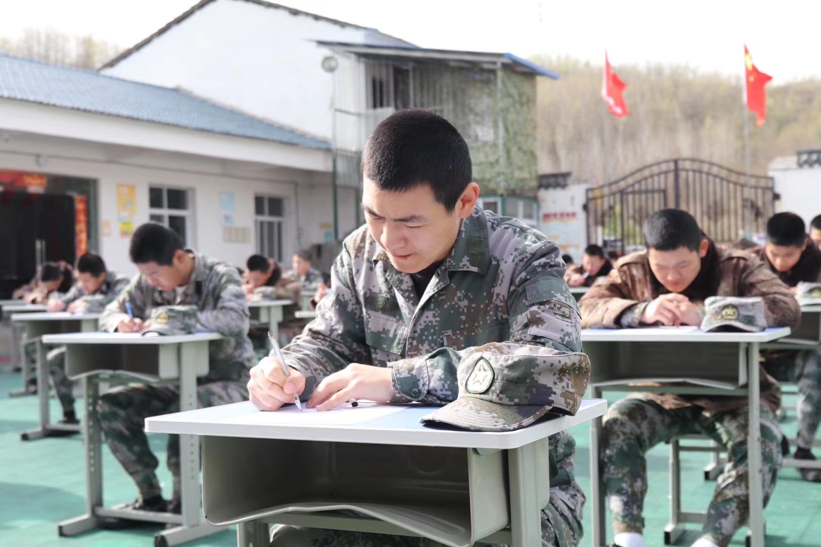 17岁儿子打骂父母的原因 商丘叛逆孩子学校
